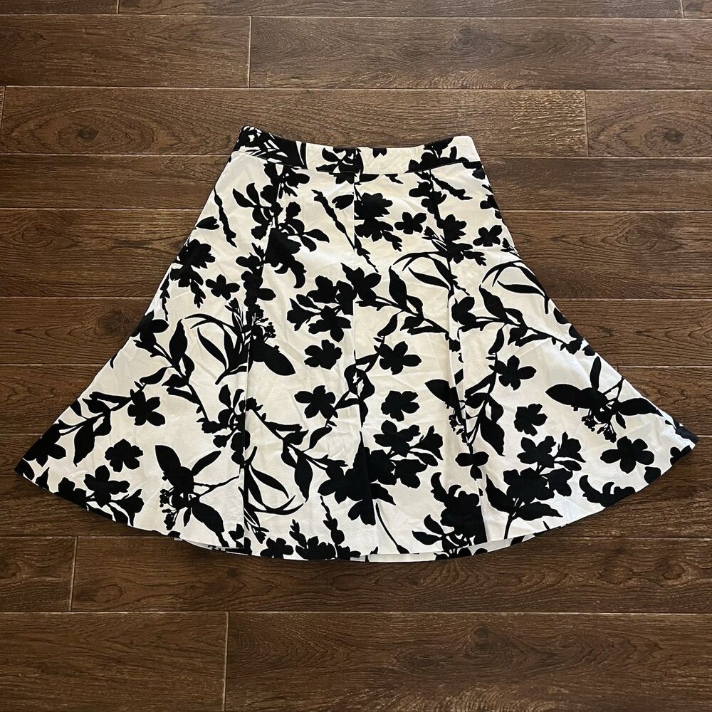 H&M Floral Knee Length Skirt Size 6 A-Line Textured Fully Lined Cottagecore